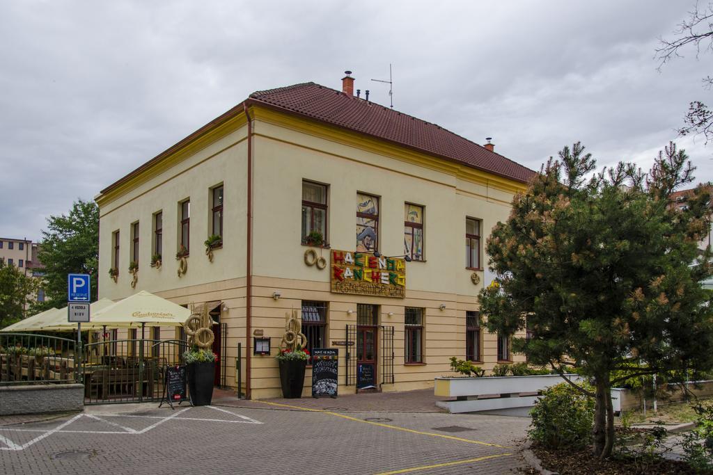 Penzion Hacienda Ranchero Pardubice Exterior photo